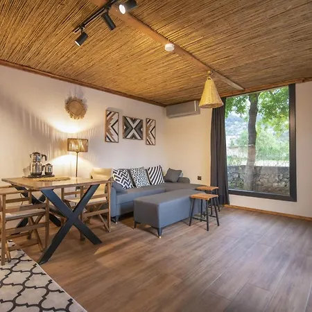 Kamp alanı Nomade Caravan Camping *