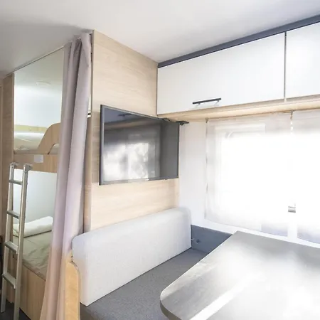 Kamp alanı Nomade Caravan Camping *