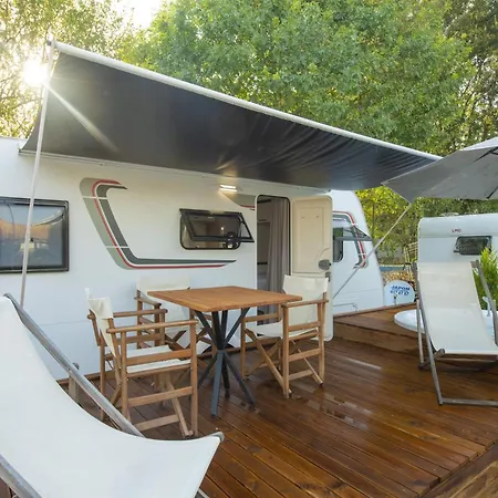 Kamp alanı Nomade Caravan Camping Fethiye