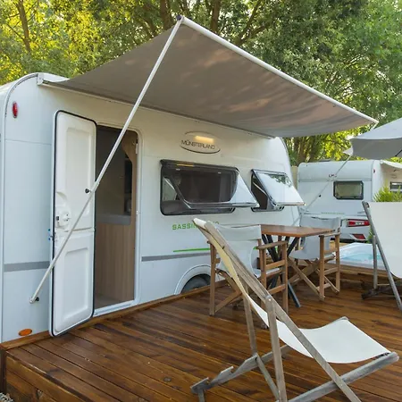 Nomade Caravan Camping Kamp alanı *
