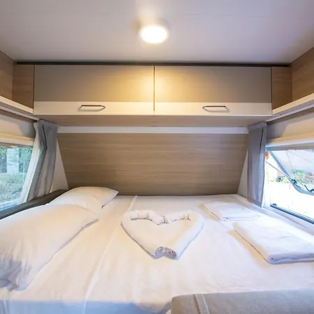 캠프장 Nomade Caravan Camping 페티예